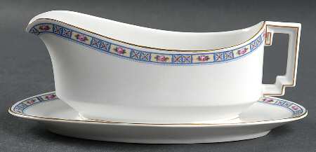 HC28 Gravy Boat with Attached Underplate