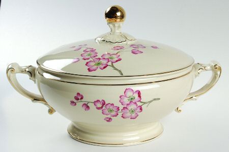 HC29 (IVORY BACKGROUND) Round Covered Vegetable