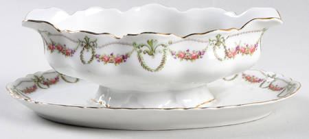 HC301 Gravy Boat with Attached Underplate