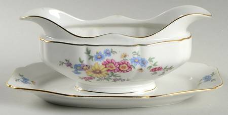 HC302 Gravy Boat with Attached Underplate