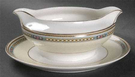 12945 Gravy Boat with Attached Underplate