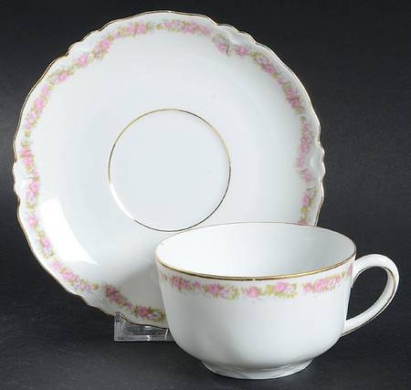 19136 Flat Cup & Saucer Set