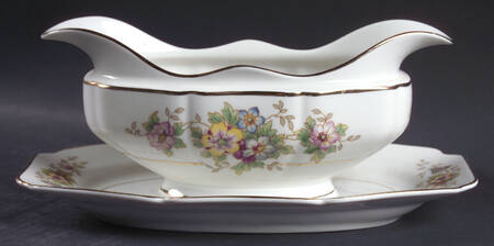HC314C (CREAM ON WHITE) Gravy Boat with Attached Underplate
