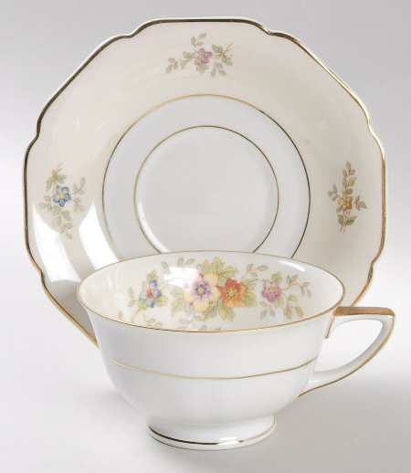 HC314C (CREAM ON WHITE) Footed Cup & Saucer Set