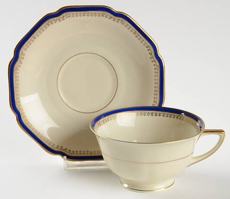 HC32 Footed Cup & Saucer Set