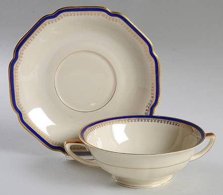 HC32 Footed Cream Soup Bowl & Saucer Set