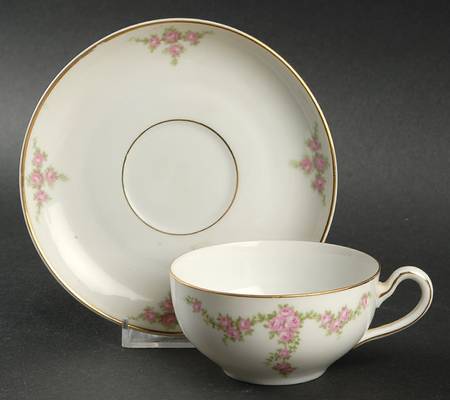 HC376 Flat Cup & Saucer Set