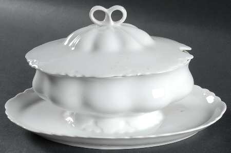 HC396 Gravy Boat w/Attached Underplate & Lid