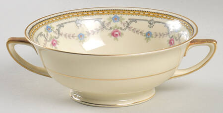 HC4 Footed Cream Soup Bowl
