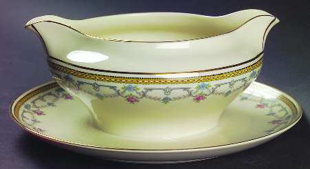 HC4 Round Gravy Boat/Attached Underplate
