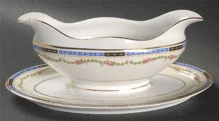 HC40 Gravy Boat with Attached Underplate