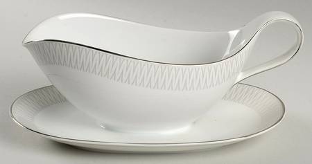 HC409 Gravy Boat with Attached Underplate
