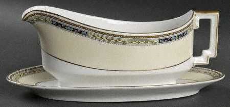 11649 Gravy Boat with Attached Underplate