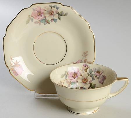 HC415 Footed Cup & Saucer Set