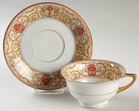 HC416 Footed Cup & Saucer Set