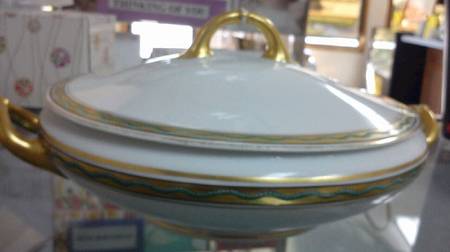 2821 Round Covered Vegetable