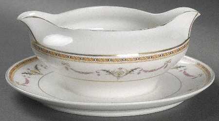 HC481 (Cream Rim, White Center) Gravy Boat with Attached Underplate