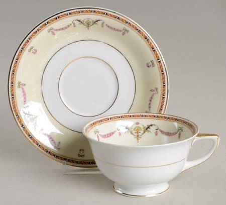 HC481 (Cream Rim, White Center) Footed Cup & Saucer Set