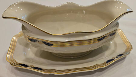 12952 Gravy Boat with Attached Underplate