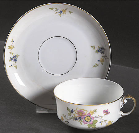 9847 Flat Cup & Saucer Set