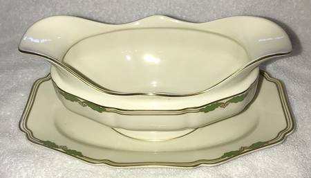 HC74 Gravy Boat with Attached Underplate