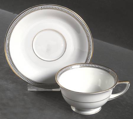 HC9 Footed Cup & Saucer Set