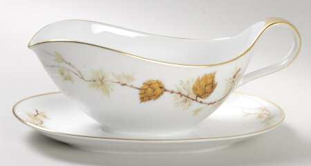 Larchmont Gravy Boat with Attached Underplate