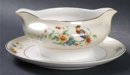 Lorraine Gravy Boat with Attached Underplate