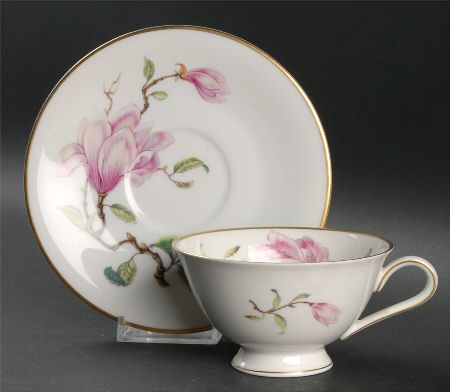 Magnolia Footed Cup & Saucer Set