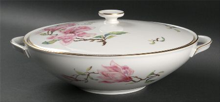Magnolia Round Covered Vegetable