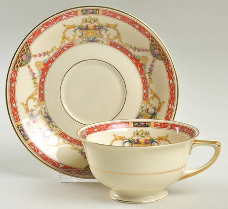 Maurice Footed Cup & Saucer Set