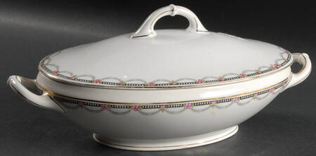 Navarre Oval Covered Vegetable