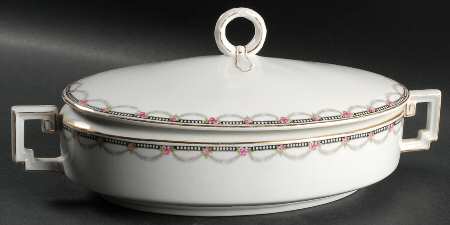 Navarre Oval Covered Vegetable