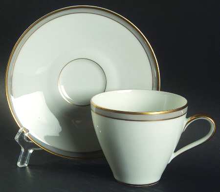 Prominenz Flat Cup & Saucer Set