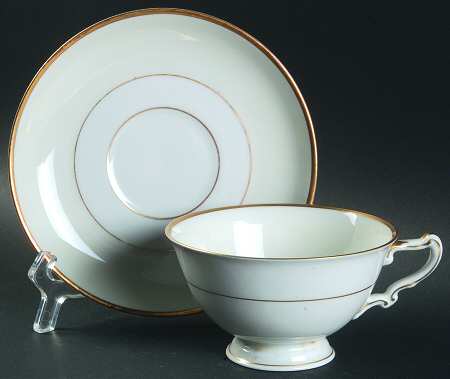 Queen Footed Cup & Saucer Set