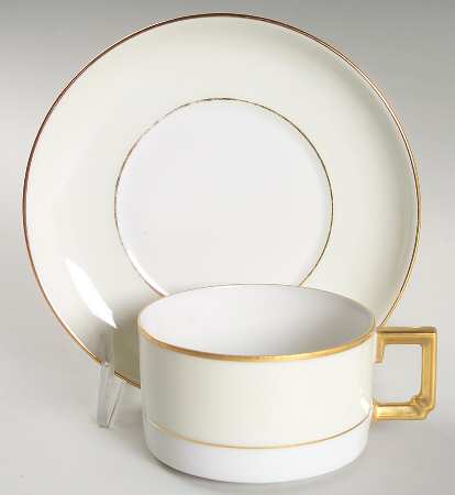 Queen Flat Cup & Saucer Set
