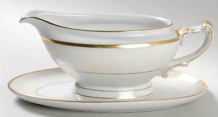 Queen Gravy Boat with Attached Underplate by Heinrich - H&C