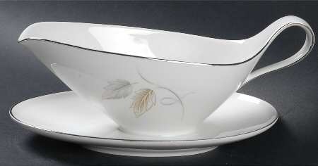 Reverie (Platinum Trim) Gravy Boat with Attached Underplate