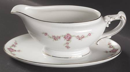 Rosalinda Gravy Boat with Attached Underplate