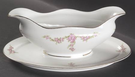 Rosalinda Gravy Boat with Attached Underplate