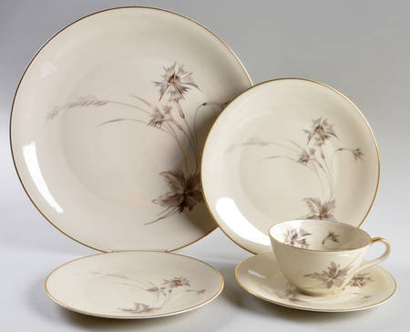 Sepia (Ivory, Gold Trim) 5 Piece Place Setting