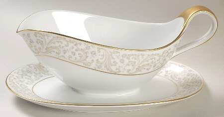 Serenade Gravy Boat with Attached Underplate