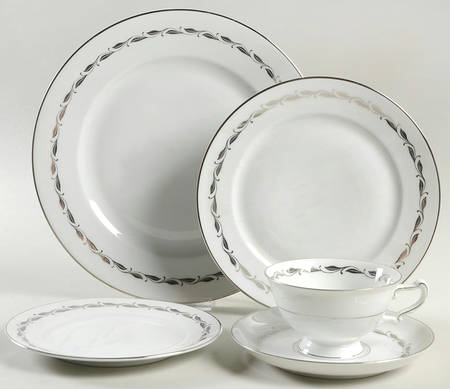 Silver Wreath 5 Piece Place Setting