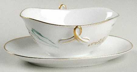 Sommer (Coupe, Smooth, Gold Trim) Gravy Boat with Attached Underplate