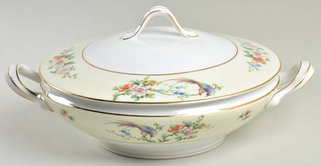 Songbird Round Covered Vegetable