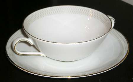 Spinning Flat Cream Soup Bowl & Saucer Set