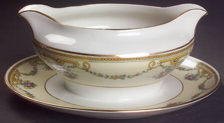 Stratford Gravy Boat with Attached Underplate