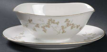 Windblown Gravy Boat with Attached Underplate