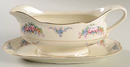 Annette Gravy Boat with Attached Underplate