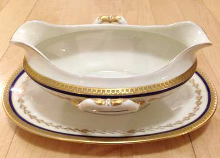 La Reine Gravy Boat & Underplate